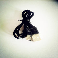 厂家批发2心USB扁口充电线插卡音箱MP3看戏机通用5V伏充电器特价 黑色
