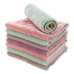 Dishwashing cloth absorbing water and thickening d Pink is green 