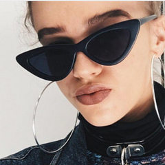 2018年新款太阳镜 欧美潮款猫眼遮阳墨镜 时尚三角形女太阳眼镜 黑框灰