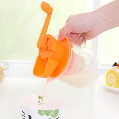 家用多功能迷你榨汁机 小型手摇豆浆机宝宝婴儿手动水果榨汁机