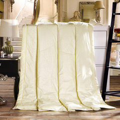 厂家直销  新款春夏纯棉贡缎天然蚕丝单双人被床上用品被子 黄色 150cm*200cm